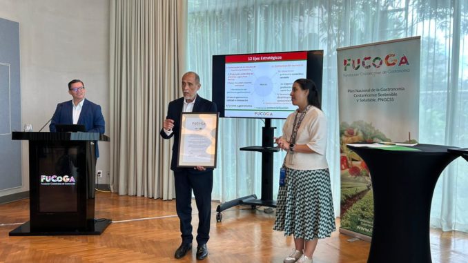 Fundación Costarricense de Gastronomía reconoce al Centro de Convenciones de Costa Rica por innovación tecnológica en gastronomía, da reconocimiento