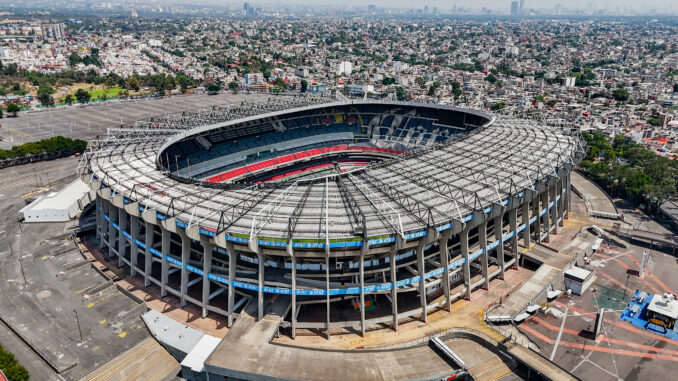 El Coloso de Santa Úrsula se prepara para recibir su tercera Copa del Mundo; los trabajos durarán 18 meses, tiempo en el que esperan arreglarse con los palcohabientes.