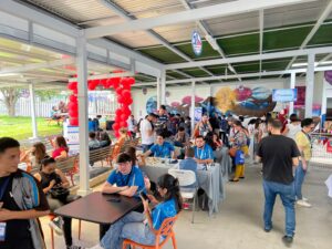 Maker Faire San José es una feria gratuita y abierta al público, donde hacedores (makers en inglés) , estudiantes y entusiastas de tecnología emprendedores, empresas, comunidad, y organizaciones tendrán la oportunidad de dar a conocer sus experimentos de ciencia y tecnología, artesanías innovadoras, pasatiempos, y proyectos basados en sus habilidades