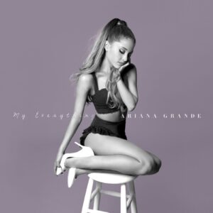 Ariana Grande, ganadora de varios premios Grammy, artista multiplatino y superestrella internacional, celebra hoy una década de su álbum “My Everything”, l