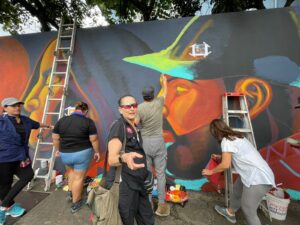 Rizz fue planeada como una
experiencia inmersiva y multisensorial desde el 2022, esta instalación plasma el
talento de la reconocida artista costarricense Florencia Urbina Crespo, y se
mantendrá vigente de manera indefinida en El Observatorio, La California.