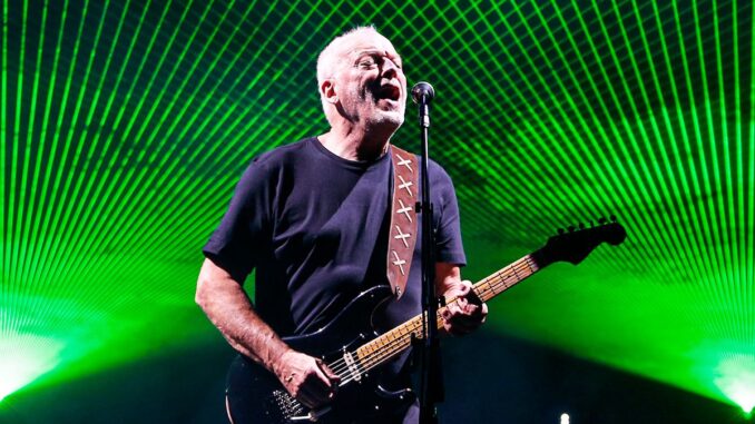 David Gilmour en cinco años y presenta a su hija Romany en la voz y el arpa.