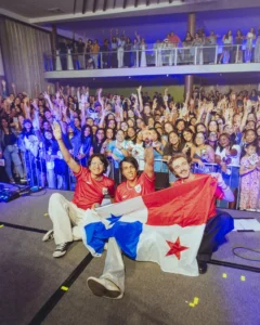 El trío colombiano de pop/rock y banda aclamada por la crítica TIMØ inició en grande su esperada gira Conquistar El Planeta Tour 2024, la cual recorrerá Latinoamérica y Europa