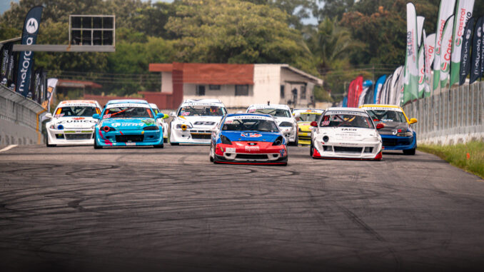 El Campeonato Nacional de Automovilismo Motorola continuó su emocionante temporada este domingo con la Copa Streamax CR