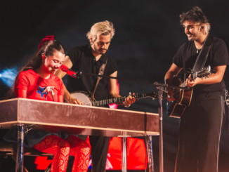 JOAQUINA se presento como invitado especial durante el show de MORAT en el Estadio Cuscatlán.