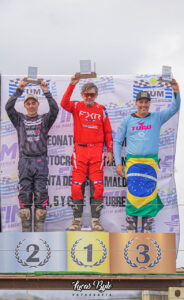 El piloto nacional Adrián Robert del equipo Pasion MX obtuvo este domingo el Campeonato Latinoamericano de Motocross en la categoría Veteranos, y llega a un total de 19 títulos internacionales en su destacada carrera deportiva.
